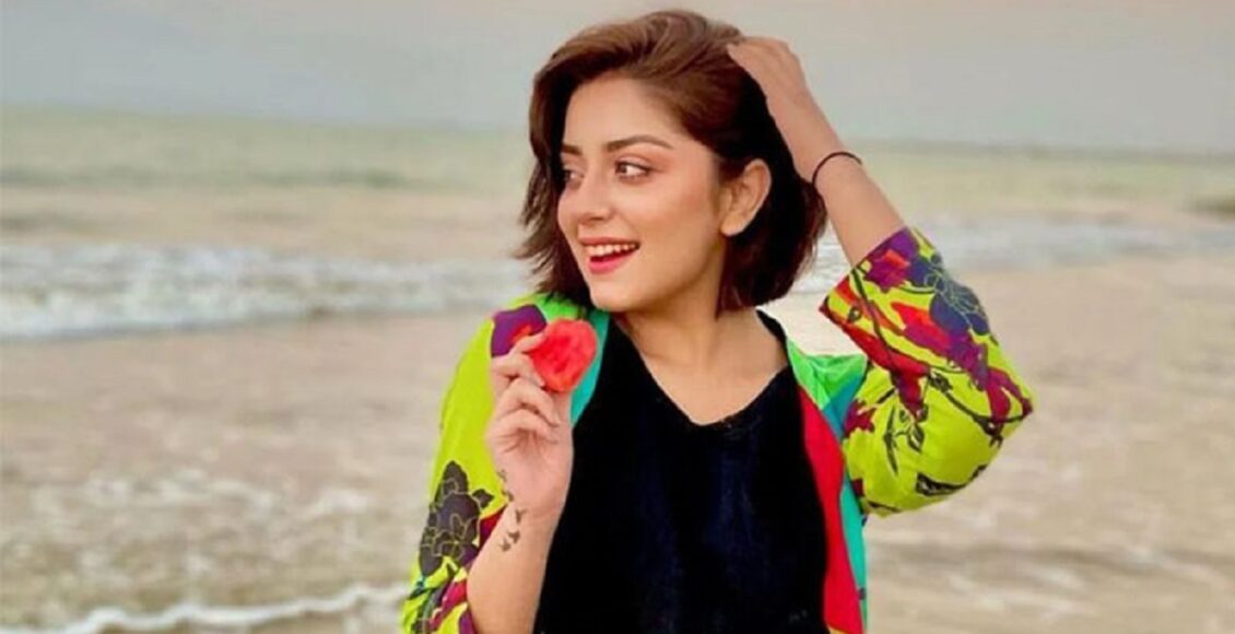 "پاکستانی اداکارہ علیزے شاہ — انسٹاگرام سے تمام تصاویر حذف کرنے کے بعد مداحوں سے گفتگو کرتی ہوئی"