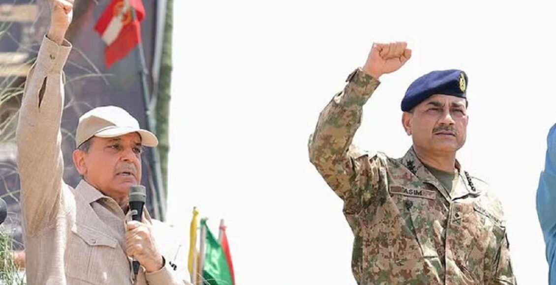 "Prime Minister Shehbaz Sharif praises Pakistan Army’s response to Afghan aggression, alongside Punjab CM Maryam Nawaz’s statement supporting national defense." (وزیراعظم شہباز شریف اور وزیراعلیٰ پنجاب مریم نواز نے افغان جارحیت کے مؤثر جواب پر پاک فوج کو خراج تحسین پیش کیا)