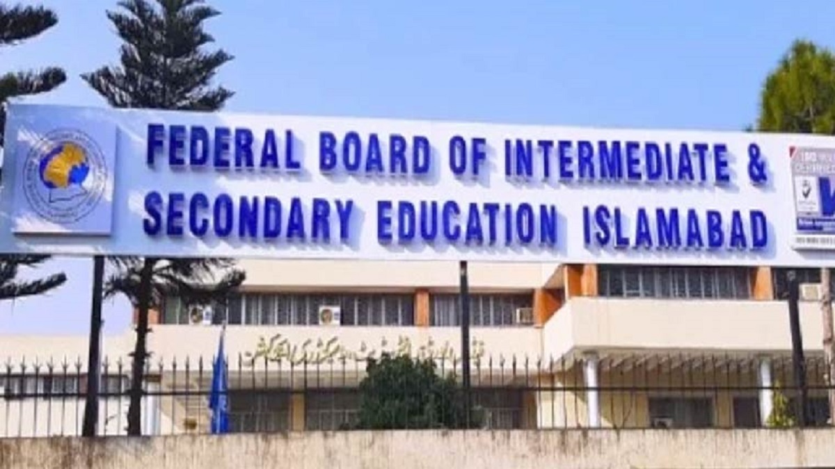 وفاقی تعلیمی بورڈ نے میٹرک اور انٹرمیڈیٹ کے لیے نیا جامع نصاب 2024 نافذ کرنے کا اعلان کر دیا۔