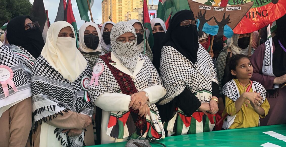 "جماعت اسلامی پاکستان کے زیرِ اہتمام لاہور اور کراچی میں غزہ مارچ کے دوران خواتین، مردوں اور بچوں کی بڑی تعداد نے فلسطینی عوام سے اظہارِ یکجہتی کیا۔"