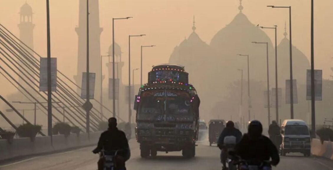 دھند اور اسموگ میں لپٹا ہوا لاہور، ائیرکوالٹی انڈیکس 247 ریکارڈ #لاہور #فضائی_آلودگی #ائیرکوالٹی #اسموگ #آلودہ_ترین_شہر #نئی_دہلی #بغداد #کراچی #پاکستان