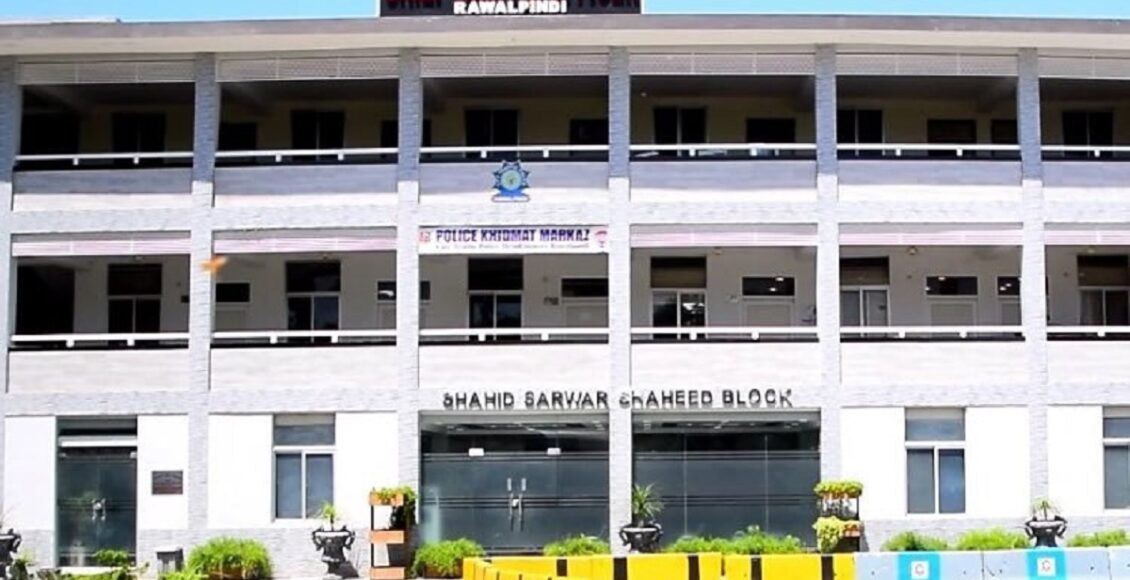 "راولپنڈی ٹریفک پولیس لائسنسنگ سینٹر میں شہریوں کا رش" "ڈرائیونگ لائسنس کے حصول کے لیے شہری راولپنڈی سینٹر میں موجود" "پولیس موبائل خدمت وین کے ذریعے ڈرائیونگ لائسنس سروس" "ڈی آئی جی ٹریفک پنجاب وقاص نذیر کے ویژن کے تحت لائسنسنگ سہولیات" Rawalpindi driving license centers Driving license services Punjab DLIMS online driving license Pakistan 24/7 driving license service Rawalpindi راولپنڈی ڈرائیونگ لائسنس ڈرائیونگ لائسنس کیسے حاصل کریں راولپنڈی ٹریفک پولیس سہولیات Learner license Rawalpindi