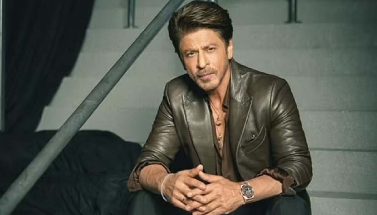 بالی وڈ انڈسٹری میں جہاں  شاہ رخ کی اداکاری کے چرچے عام ہیں وہیں  فٹنس بھی ان کی مقبولیت میں اضافے کی ایک وجہ ہے