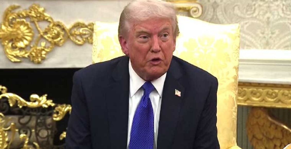 "امریکی صدر ڈونلڈ ٹرمپ اوول آفس میں نیٹو سیکرٹری جنرل کے ہمراہ پریس بریفنگ کے دوران روس پر نئی پابندیوں کا اعلان کرتے ہوئے"