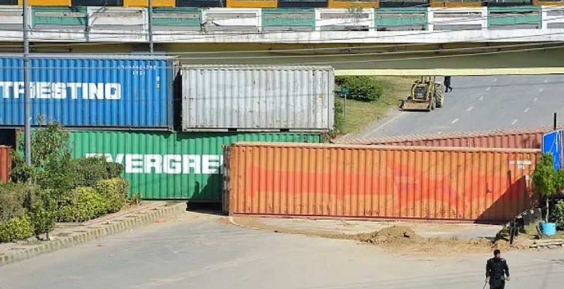 اسلام آباد، لاہور، احتجاج، مذہبی جماعت، سیکیورٹی ہائی الرٹ، دفعہ 144، موٹروے بند، جی ٹی روڈ بند، میٹرو سروس، اورنج لائن ٹرین، موبائل انٹرنیٹ سروس بند، ٹریفک ڈائیورشن پلان، اسلام آباد پولیس، آئی ایس پی آر