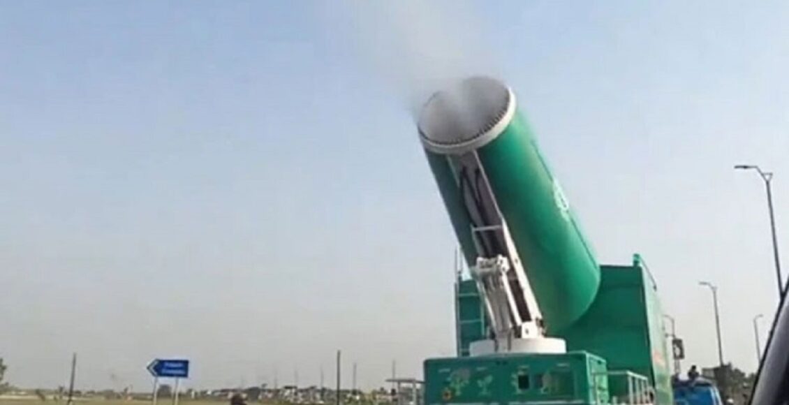 "لاہور میں اینٹی سموگ گن کے ذریعے فضائی آلودگی پر قابو پانے کی مہم" "وزیراعلیٰ مریم نواز کی ہدایت پر لاہور میں سموگ کے خلاف جدید ٹیکنالوجی کا استعمال" "پنجاب میں اینٹی سموگ گن سے آلودگی کم کرنے کی کارروائی" "لاہور کے مختلف علاقوں میں سموگ کے خلاف اسپرے کرتی اینٹی سموگ گن" لاہور سموگ 2025 اینٹی سموگ گن لاہور پنجاب حکومت سموگ اقدامات لاہور فضائی آلودگی حل مریم نواز سموگ پالیسی اینٹی سموگ مشین ٹیکنالوجی ماحولیاتی تحفظ پنجاب لاہور ایئر پولیوشن کنٹرول