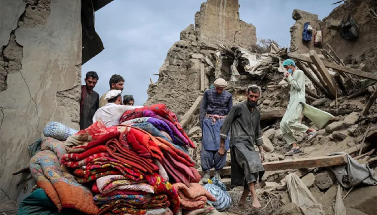 مزار شریف میں زلزلے کے وقت شہری خوفزدہ ہو کر گھروں سے باہر نکل آئے
