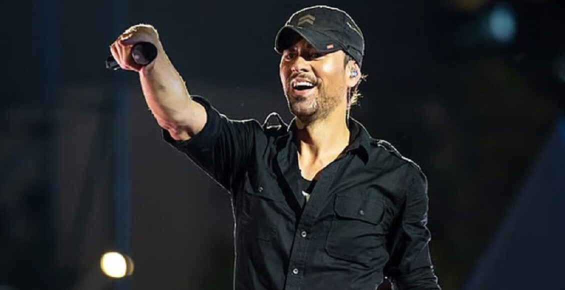 Enrique Iglesias performing live in Mumbai