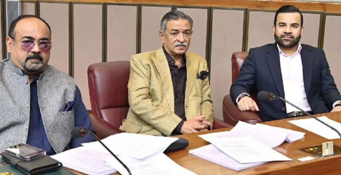 راچی میں انڈر پاس بننے میں کئی سال لگ جاتے ہیں