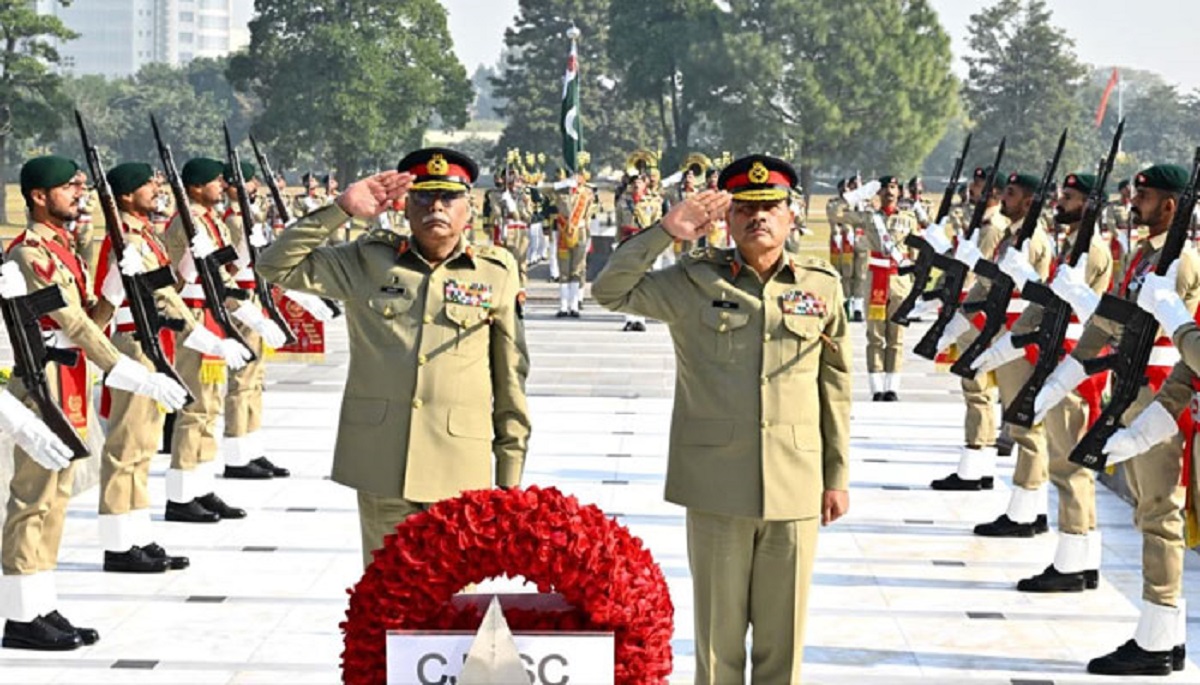 چیئرمین جوائنٹ چیفس آف اسٹاف کمیٹی کا جی ایچ کیوکا الوداعی دورہ، فیلڈ مارشل سے الوداعی ملاقات