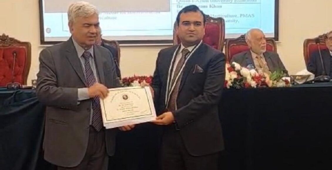 انھوں نے اسلام آباد میں منعقدہ پروقار تقریب میں صدر پاکستان اکیڈمی آف سائنسز سے میڈل وصول کیا