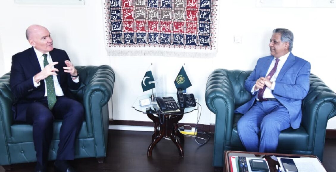 اسلام آباد میں آسٹریلوی ہائی کمشنر اور وفاقی وزیرِ انسانی حقوق کی ملاقات، دوطرفہ انسانی حقوق تعاون پر گفتگو کرتے ہوئے۔