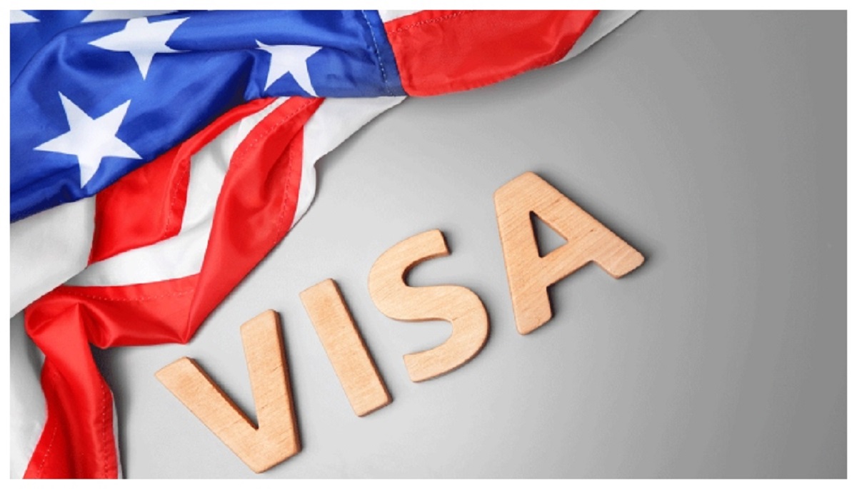 امریکی ہوم لینڈ سکیورٹی کی سیکرٹری کریسٹی نوم میڈیا سے گفتگو کرتے ہوئے، امریکا کی جانب سے سفری پابندیوں کی فہرست میں مزید ممالک شامل کرنے پر غور۔