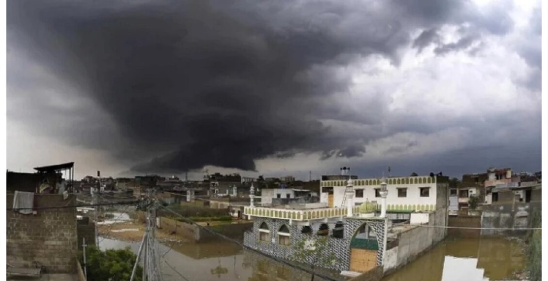 کراچی میں آج گرج چمک کے ساتھ بارش کا امکان