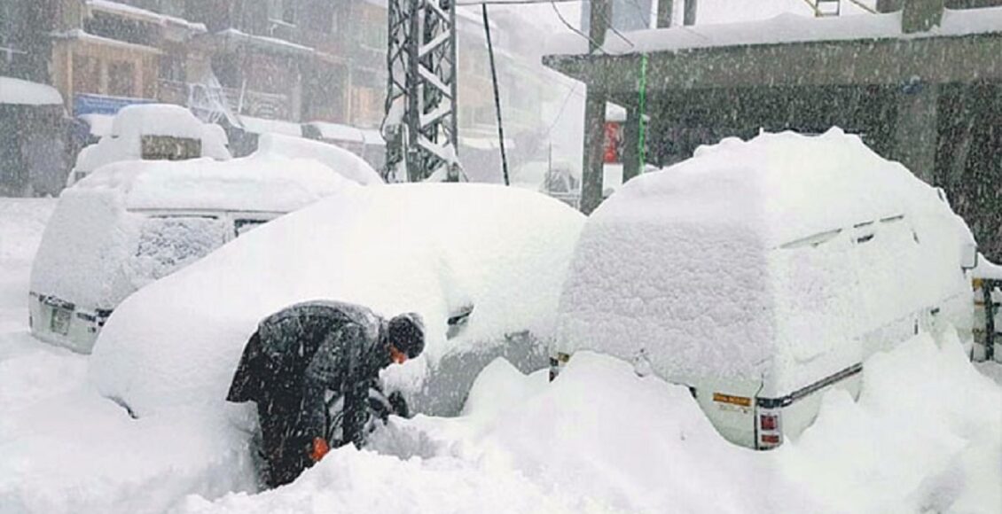 ملک کے بالائی علاقوں میں برفباری سے رابطہ سڑکیں تاحال بند، خوراک اور ایندھن کی قلت