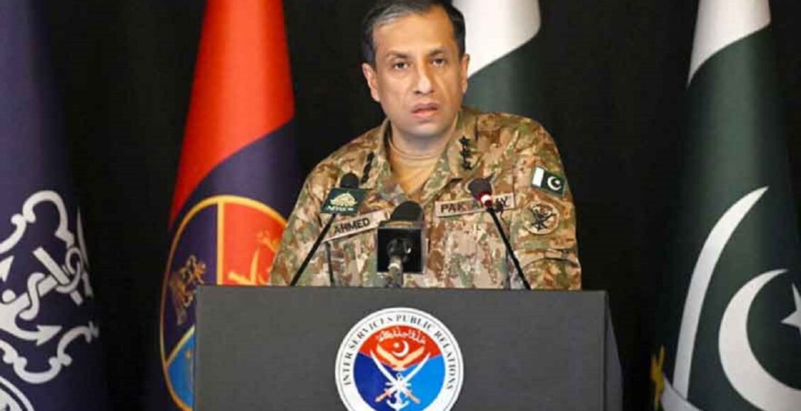 ڈی جی آئی ایس پی آر نے کہا کہ 21 اور 22 فروری کی شب پاکستانی افواج نے بارڈر کے قریب فتنہ الخوارج کے ٹھکانوں کو نشانہ بنایا، افغان طالبان رجیم نے اسے بنیاد بناکل کر سوکالڈ ایکشن کیا۔