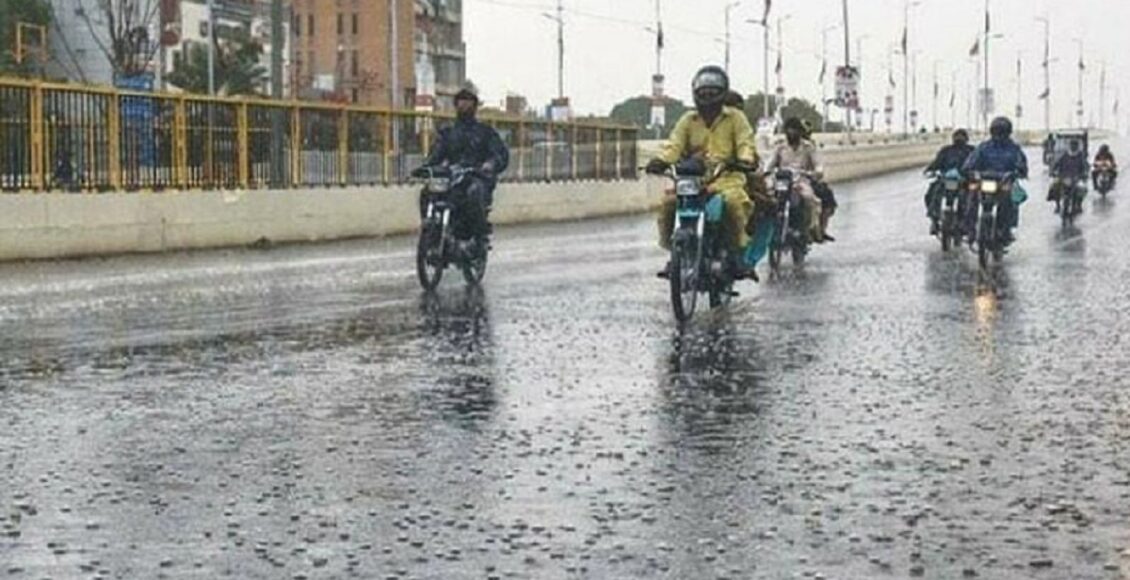  ڈپٹی ڈائریکٹر پی ایم ڈی انجم نذیر ضیغم نے موسم کے حوالے سے بتایا کہ کل دوپہر 2 سے 3 بجے کے آس پاس مغربی ہواؤں کا سلسلہ کراچی میں شروع ہونے جا رہا ہے، یہ پہلے کراچی کے مغربی اضلاع کو متاثر کرے گا جس کے تحت  گرج چمک کے ساتھ کہیں ہلکی اور کہیں معتدل بارش ہو سکتی ہے لیکن تیز بارش کا امکان نہیں ہے۔