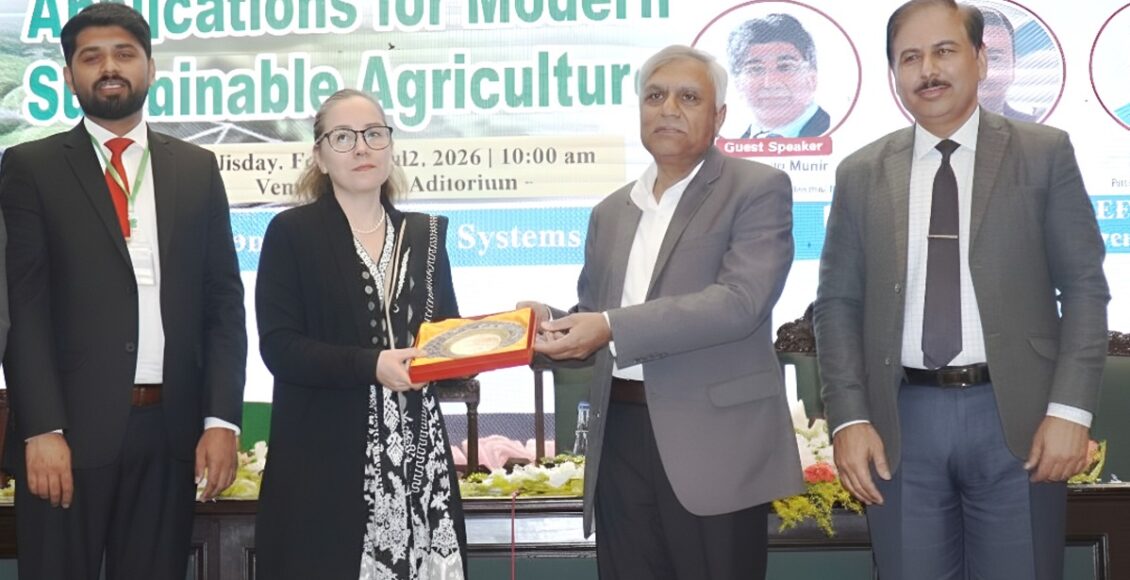 بارانی یونیورسٹی ہمیشہ سے ٹیکنالوجی کے ذریعے موجودہ زرعی چیلنجز کے حل میں صفِ اول میں رہی ہے۔ پروفیسر ڈاکٹر قمرالزمان، وائس چانسلر بارانی زرعی یونیورسٹی راولپنڈی