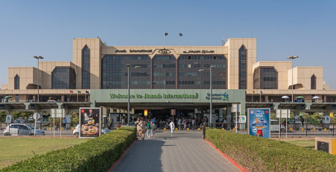 کراچی ائیرپورٹ مسافروں کیلئے ڈراؤنا خواب بن گیا، جگہ جگہ رکاوٹوں کے باعث مسافروں کی پروازیں چھوٹنے لگیں