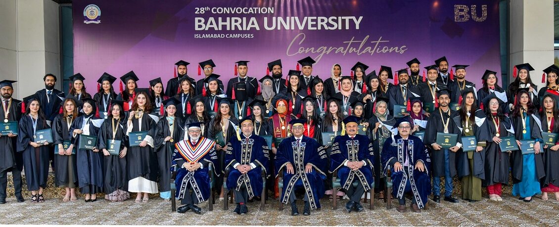 بحریہ یونیورسٹی اسلام آباد کے 28ویں کانووکیشن کی تقریب منعقد ہوئی۔ سربراہ پاک بحریہ ایڈمرل نوید اشرف، پرو چانسلر بحریہ یونیورسٹی نے اس موقع پر بطور مہمان خصوصی شرکت کی اور فارغ التحصیل طلباء میں ڈگریاں تقسیم کیں۔