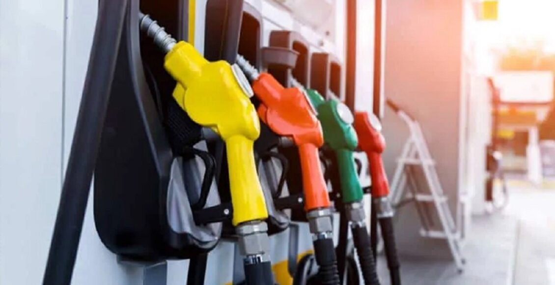 دستاویز کے مطابق فی لیٹر پیٹرول پر 100روپے 21 پیسے ٹیکسز ہیں جن میں 13روپے 31 پیسے کسٹم ڈیوٹی، 84 روپے40 پٹرولیم لیوی  جبکہ 2 روپے 50 پیسے کلائمیٹ سپورٹ لیوی شامل ہے۔