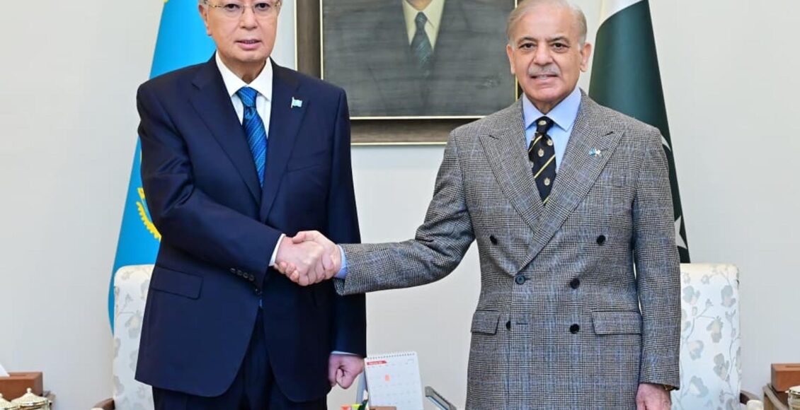 پاکستان اور قازقستان نے تزویراتی شراکت داری قائم کرنے کا فیصلہ کیا ہے جس میں سیاسی مکالمے، سلامتی و دفاع، تجارت، معیشت اور سرمایہ کاری، ٹرانسپورٹ اور لاجسٹکس، تعلیم، سائنس اور انفارمیشن ٹیکنالوجی، ثقافت، میڈیا، کھیل اور سیاحت، موسمیاتی تبدیلی اور ماحولیاتی ہم آہنگی اور علاقائی اور بین الاقوامی سطح پر تعاون سمیت اہم شعبوں پر توجہ مرکوز کی گئی ہے ، دونوں ممالک نے آئندہ برسوں کے دوران دو طرفہ باہمی تجارت کا حجم ایک ارب امریکی ڈالر تک بڑھانے پر بھی اتفاق کیا ہے۔