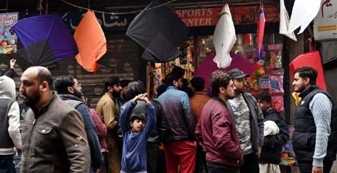 کائٹ ایسوسی ایشن کے مطابق منگل کو مارکیٹس میں5 لاکھ سےزائد پتنگیں فروخت کی گئیں۔