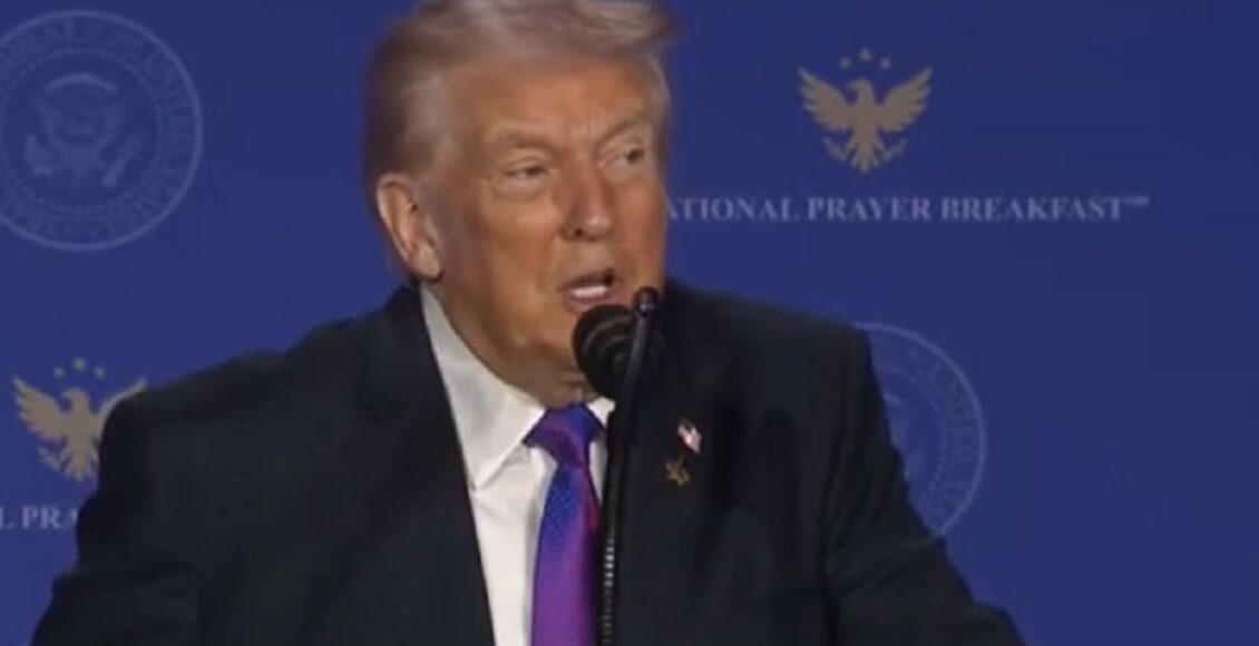 امریکا کے صدر ڈونلڈ ٹرمپ نے ایران سے مذاکرات کی تصدیق کرتے ہوئےکہا ہےکہ ایران اب مذاکرات کر رہا ہے، وہ نہیں چاہتےکہ ہم ان پر حملہ کریں۔