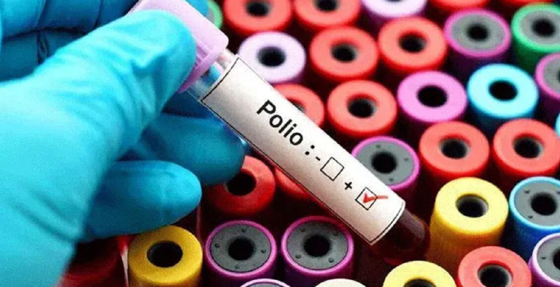 حکام کا کہنا ہےکہ پولیو وائرس اب بھی سندھ اور جنوبی خیبرپختونخوا کے بعض علاقوں میں گردش کر رہا ہے۔