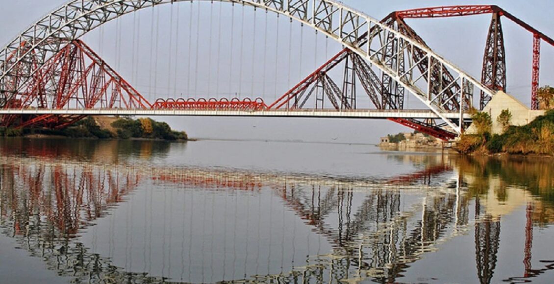 وزیراعلیٰ سندھ مراد علی شاہ نے کہا کہ نیا پل سکھر اور روہڑی سمیت ملحقہ علاقوں کو آپس میں منسلک کرے گا، نئے سکھر روہڑی پل سے موجودہ راستوں پر ٹریفک کا دباؤ کم ہوگا۔