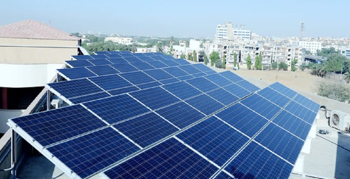 سولر پاور کے بڑھتے رجحان نے پاکستان کو مشرق وسطیٰ کی جنگ کے اثرات سے محفوظ کردیا۔