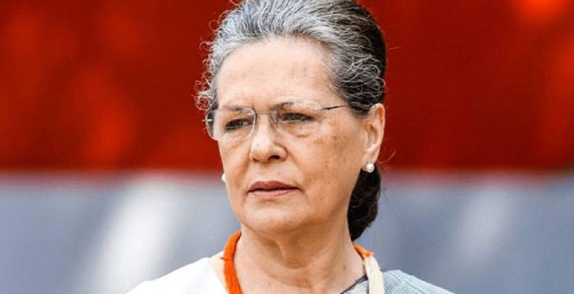 بھارتی کانگریس پارٹی کی صدر سونیا گاندھی نے کہا ہےکہ بھارت نے ایران جیسے اتحادی کو نظر انداز کرکے اسرائیل کی حمایت پر سفارتی خودمختاری کو قربان کردیا۔