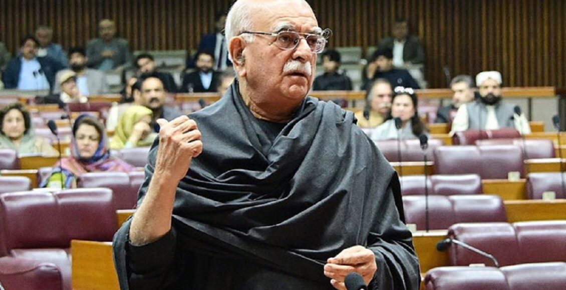 قومی اسمبلی میں قائد حزب اختلاف محمود خان اچکزئی نے کہا ہے کہ ہم حکومت کے ساتھ ہیں، اس تاریخی کامیابی پر بھی جو خوش نہ ہو وہ پاگل ہی ہوگا۔