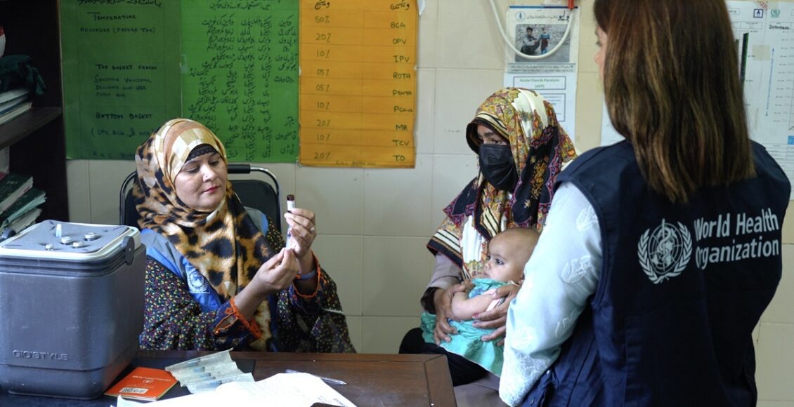 پاکستان اور ورلڈ ہیلتھ آرگنائزیشن نے گزشتہ پانچ دہائیوں میں زندگی بچانے والی ویکسینز کے ذریعے 16 کروڑ بچوں اور 13 کروڑ ماؤں کو مہلک بیماریوں سے محفوظ بنایا ہے۔