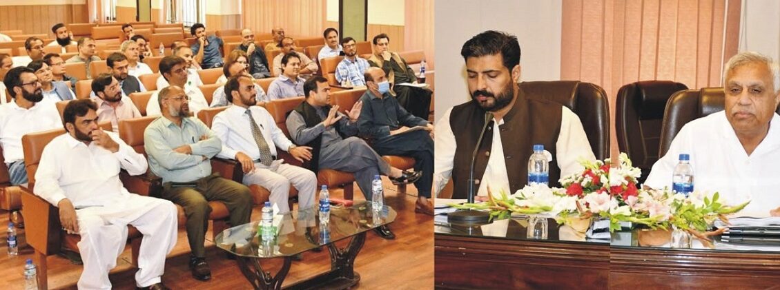 اکیڈمک کونسل نے تمام فیکلٹیز کو ہدایت کی کہ وہ مصنوعی ذہانت (Artificial Intelligence) کے کورسز کا نصاب تیار کریں اور اسے اپنے تمام ڈگری پروگراموں کا لازمی حصہ بنائیں۔ اس اقدام کا مقصد طلبہ کو جدید ٹیکنالوجی اور مستقبل کی ضروریات سے ہم آہنگ بنانا ہے۔