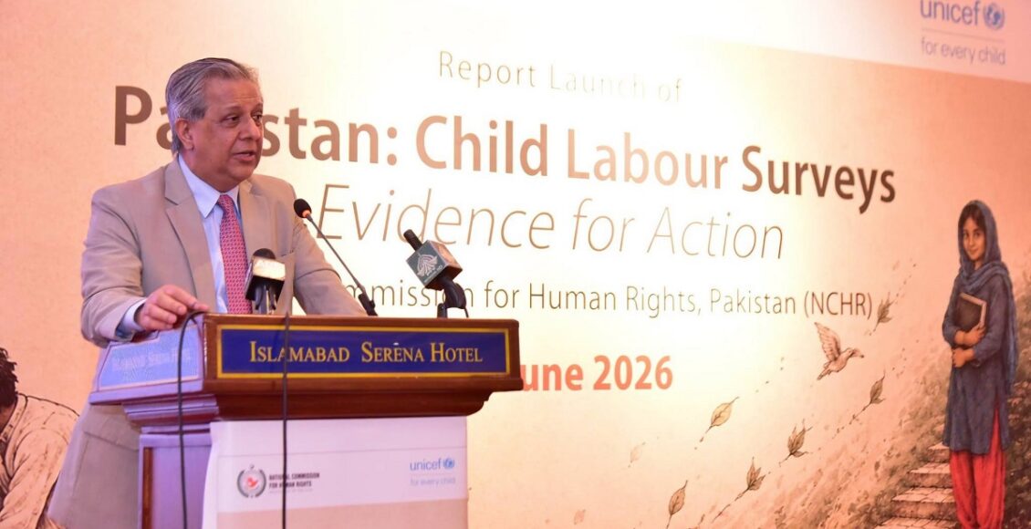 نیشنل کمیشن برائے انسانی حقوق (این سی ایچ آر) اور یونیسیف کے اشتراک سے جمعرات کو ملک میں چائلڈ لیبر سے متعلق قومی رپورٹ کا اجراء کر دیا گیا۔این سی ایچ آ ر کی پریس ریلیز کے مطابق جاری کی گئی رپورٹ ’’پاکستان: چائلڈ لیبر سرویز، شواہد برائے عمل‘‘ تقریباً تین دہائیوں بعد بچوں سے مشقت کے حوالے سے پہلا قومی سطح کا نمائندہ ڈیٹا سیٹ ہے