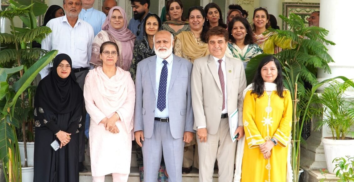فاطمہ جناح ویمن یونیورسٹی میں 10 کروڑ کا سولر منصوبہ افتتاح — صاف توانائی کی جانب بڑا قدم